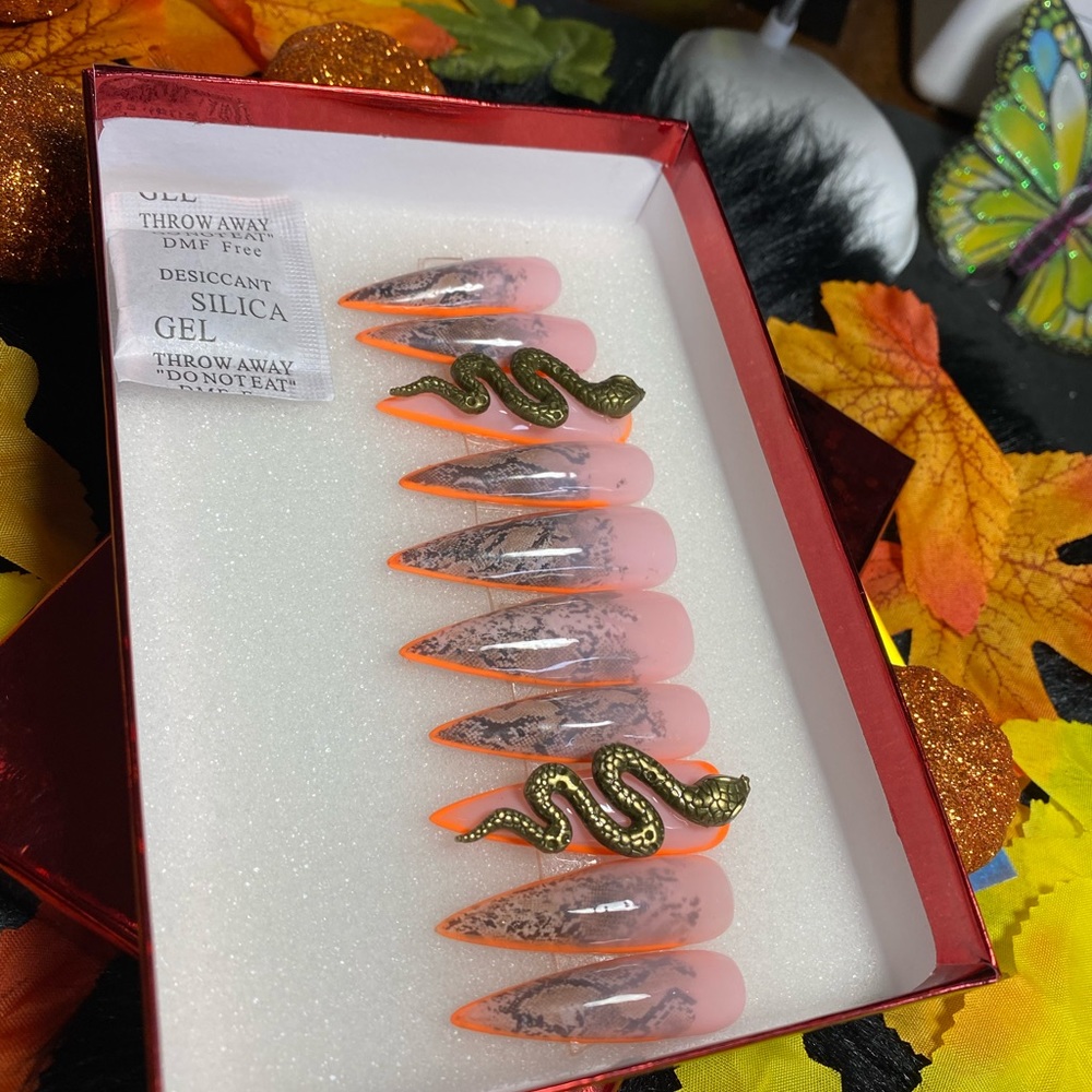 Snake-ish Press On Nails